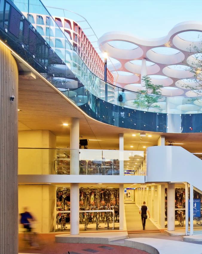 Interieur van Stationsplein fietsenstalling Utrecht