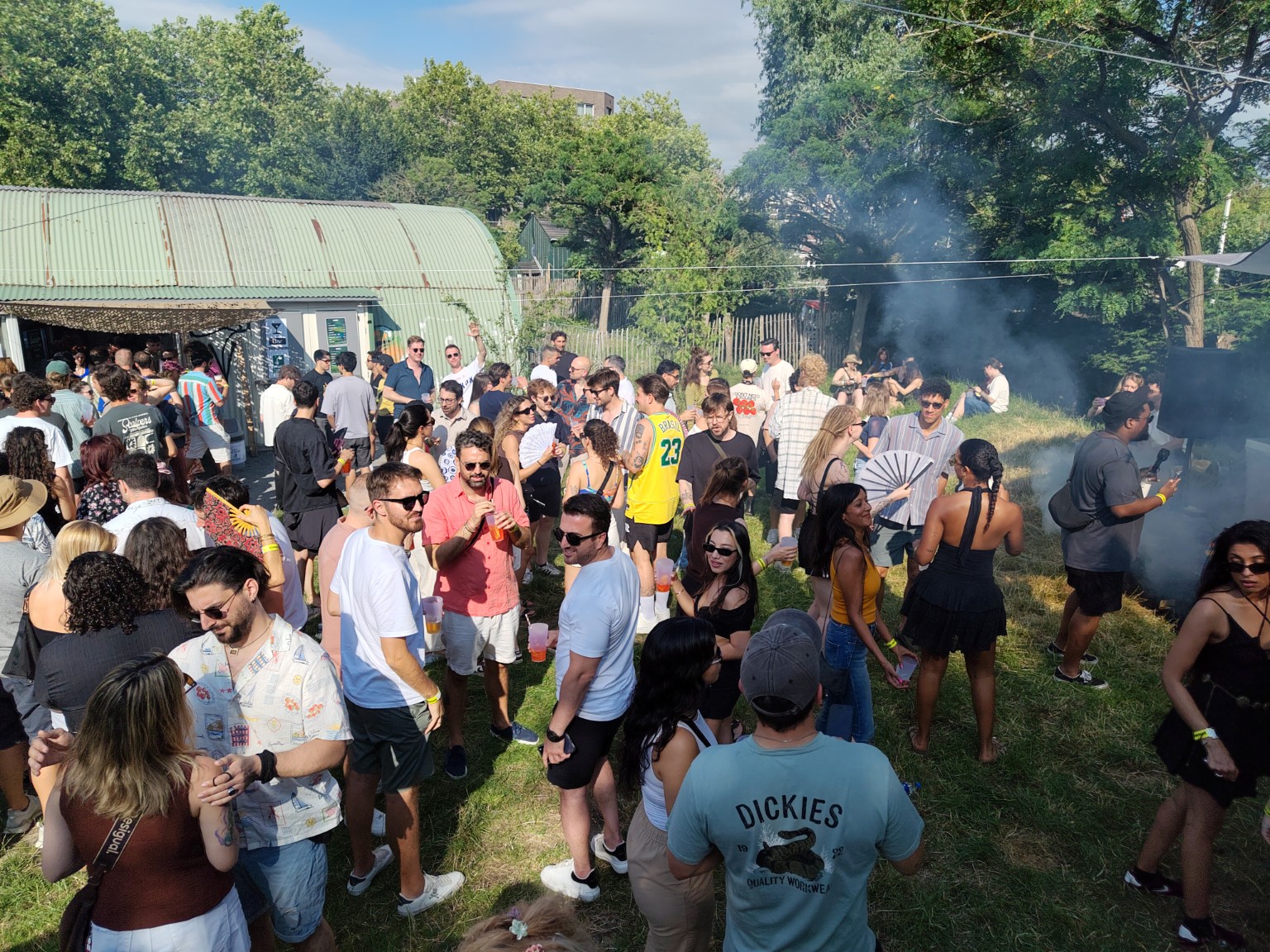 Volle outdoor dansvloer in Het Park Rotterdam